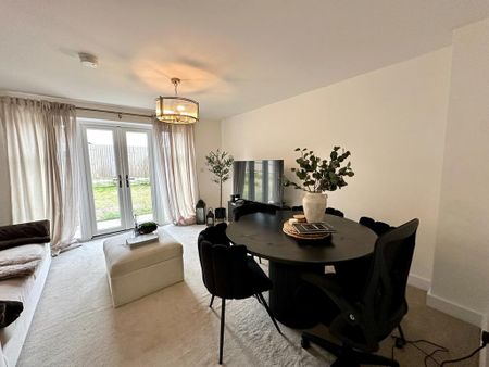 2 bedroom end of terrace house to rent - Photo 2
