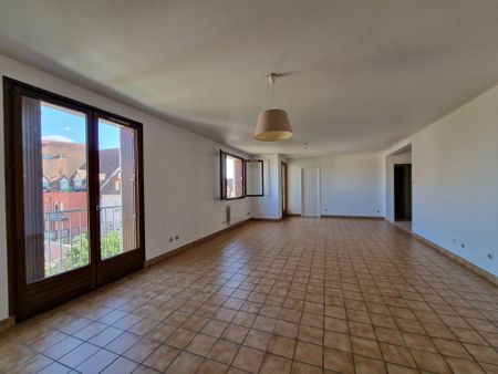 Location Appartement 5 pièces 126m² BEAUNE 21200 - Photo 2