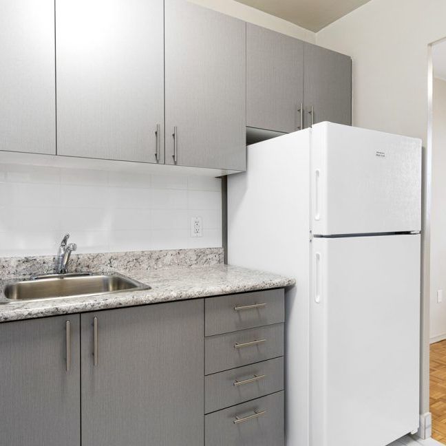 For Lease - 20 Paisley Boulevard Unit# 512, Mississauga, Ontario - Photo 1