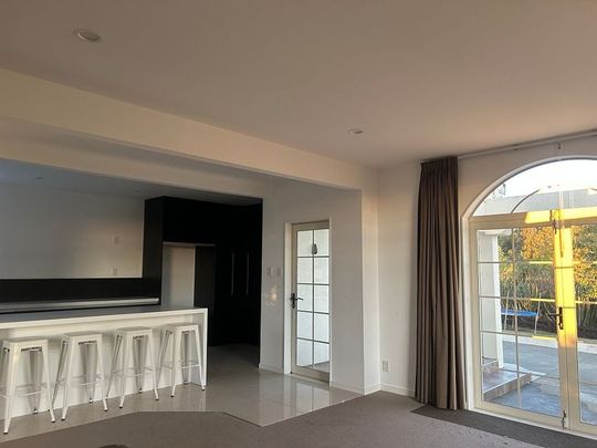 Smaller families welcome - Photo 1