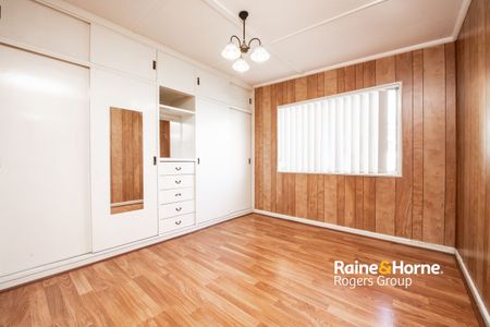 Absolute Waterfront Cottage - Lakeside Living at Its Best! - Photo 4