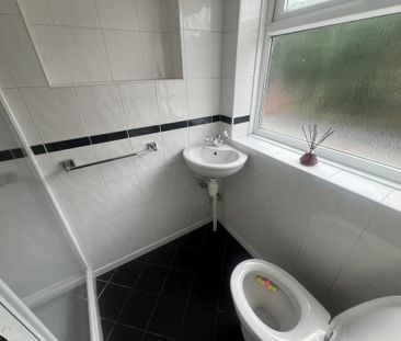 3 bedroom end of terrace house to rent - Photo 2