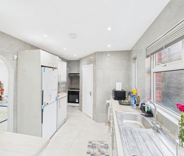 3 bedroom terraced house to rent - Photo 4