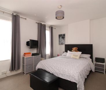 3 bedroom end of terrace house to rent - Photo 3