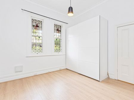 A freestanding Victorian charmer - Photo 2