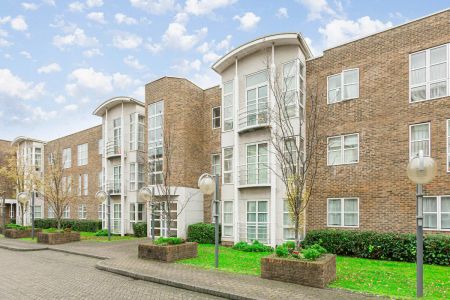 3 bedroom flat in Manbre Road - Photo 3