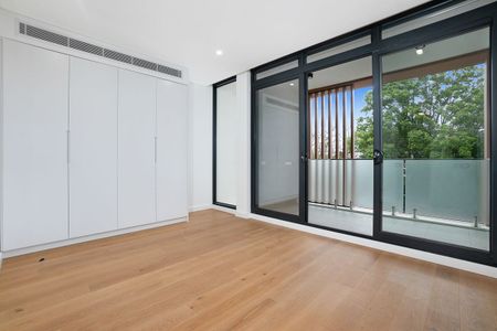 Stylish & Luxurious Tri-Level Townhouse - Photo 5