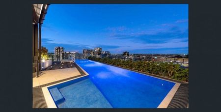 Luxurious Newstead Three bedroom sub-penthouse - Photo 3