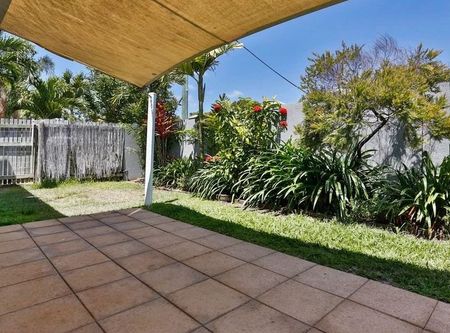 MODERN LIVING! 3 BEDROOM 2 BATHROOM UNIT + SECURE COMPLEX + COMPLEX POOL! - Photo 3