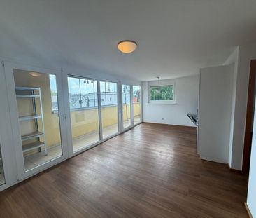 Charmante 2-Zimmer-Wohnung mit Loggia, Einbauküche & Parkplatz - Photo 1