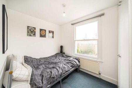3 bedroom flat to rent - Photo 3