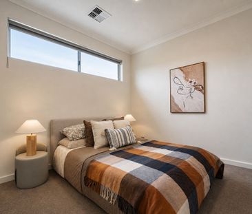 Modern Three-Bedroom Townhouse Close to CBD - Photo 4