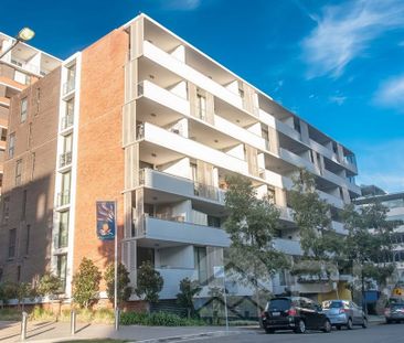 Entry via Block B(next to Anytime fitness), Large two bedrooms apartment located on the top level, right besides Mascot station. - Photo 3