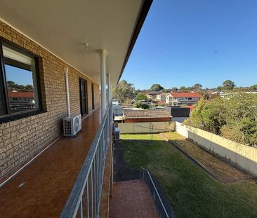 Original Double Brick Family Home ! - Photo 3