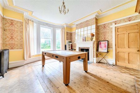 An exceptional country residence with extensive leisure amenities and beautiful gardens - Photo 3