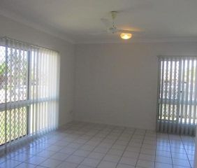 FAMILY LIVING – MT LOUISA - Photo 1