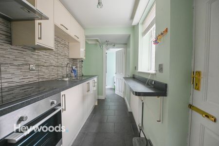 2 bed terraced house to rent in Silverdale Road, Newcastle-under-Lyme ST5 - Photo 3