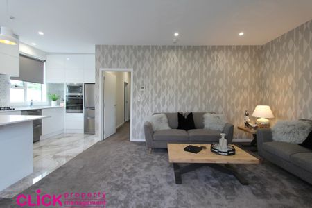 Executive Inner City Furnished Apartment - Photo 2