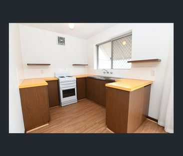 NEATLY PRESENTED GROUND FLOOR UNIT - Photo 2
