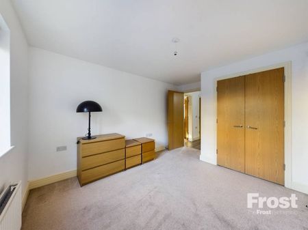 Wapshott Road, Staines-upon-Thames, Surrey,TW18 - Photo 3
