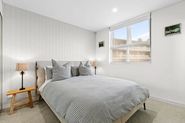 Sophisticated apartment with sparkling ocean views - Photo 1