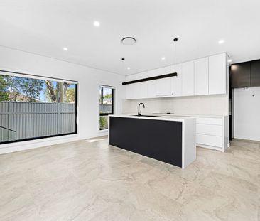 Near New 5 Bedroom Family Home - Photo 5