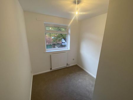 3 bedroom semi-detached house to rent - Photo 4