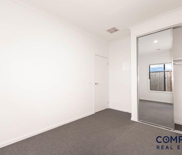 31 Devonia Avenue, Fraser Rise VIC 3336 - House For Rent | Domain - Photo 6