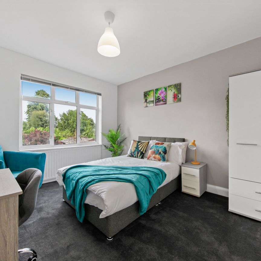 Flat D 27 Grange Park Room 1 - Photo 1