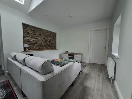 Ink Bottle Lodge, The Village, Hollywood, County Wicklow - Photo 2