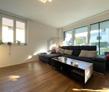 HELL, MIT GARTENANTEIL UND SITZPLATZ - Photo 1