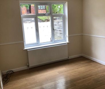 4 bedroom semi-detached house to rent - Photo 6