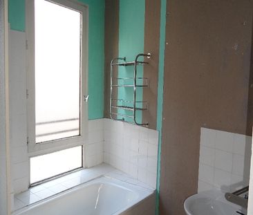 Location Appartement 4 pièces 84m² ST ETIENNE 42000 - Photo 5