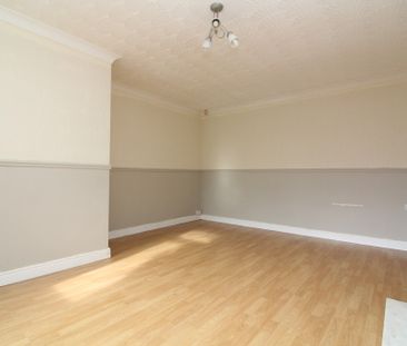 3 Bedroom Semi-Detached House - Photo 5