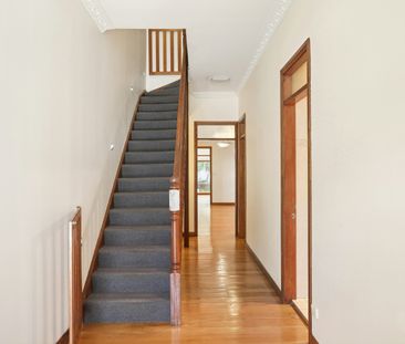 Spacious Family Terrace in Prime Bondi Locale - Photo 2