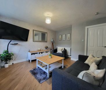 3 bedroom semi-detached to let - Photo 6