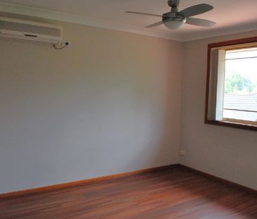 Updated three-bedroom townhouse with courtyard in Kingswood - Photo 1