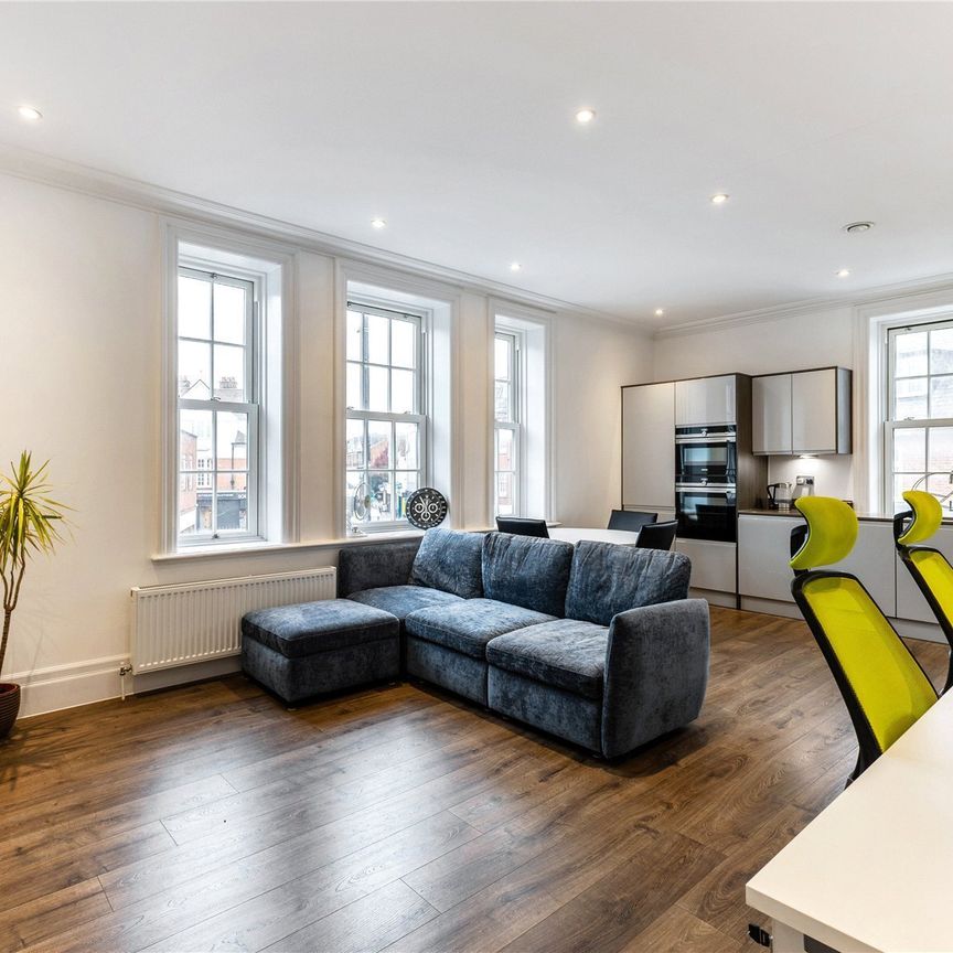 High Street, Weybridge, KT13 flat to rent - Photo 1