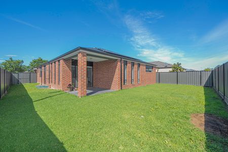 For Lease - Spacious Family Home in Clyde North - available now - Photo 4