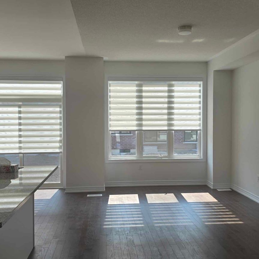 Three bedroom townhouse for rent in Barrie - Photo 1