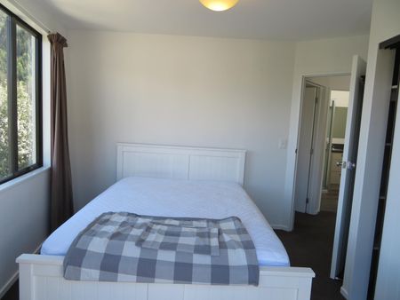 Two-bed apartment in Arrowtown - Photo 5