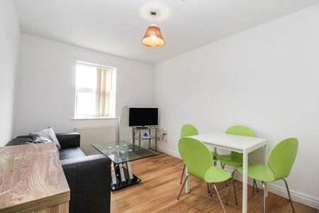 4 bedroom apartment to rent - Photo 4