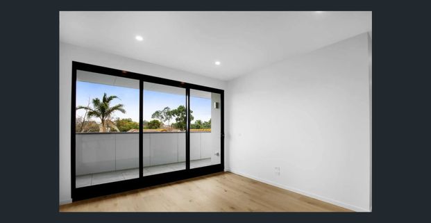 Stylish 2-Bedroom Apartment with Secure Parking in Prime Caufield North Location - Photo 1