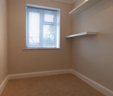 3 bedroom flat to rent - Photo 2