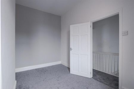 2 bedroom end of terrace house to rent - Photo 2