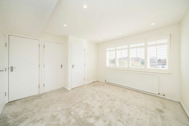 Michelham Gardens, Strawberry Hill, TW1 - Photo 1