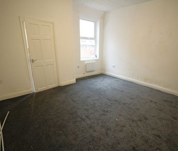 Terraced House to rent on - Photo 6