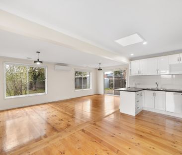 SPACIOUS FOUR BEDROOM HOME WITH LARGE BACK YARD - Photo 6