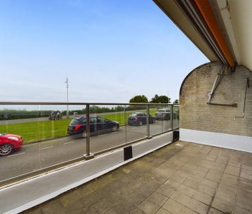 2 bedroom ground floor flat to rent - Photo 2