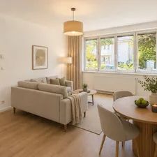1130 Wien - Roter Berg| Renovierte und ruhige 3-Zimmer-WOHNUNG 88 m² | Großer Allgemeingarten | Top Lage - Photo 1